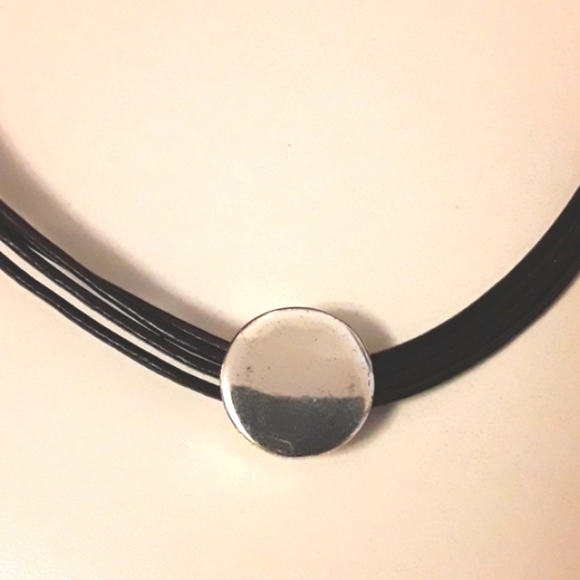 SIMPLE FAUX LEATHER BAND NECKLACE - Picture 8 of 8